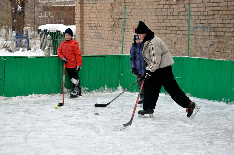 Хоть ползком! Куда пойти, куда податься? Где лед найти и покататься?