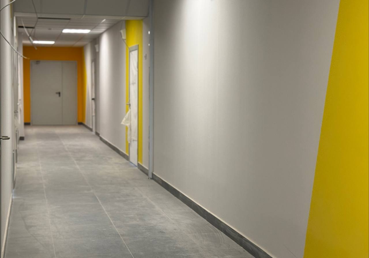 Ход капремонта поликлиники на Никельщиков проинспектировало областное руководство