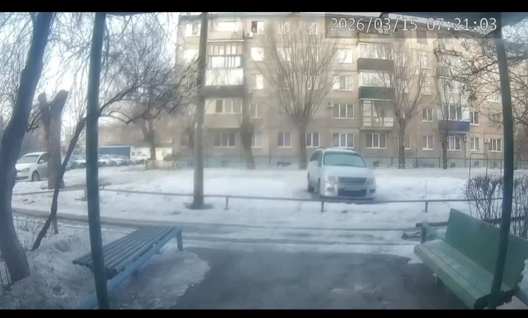 Пьяная орчанка чудом не погибла, упав с высоты пятого этажа