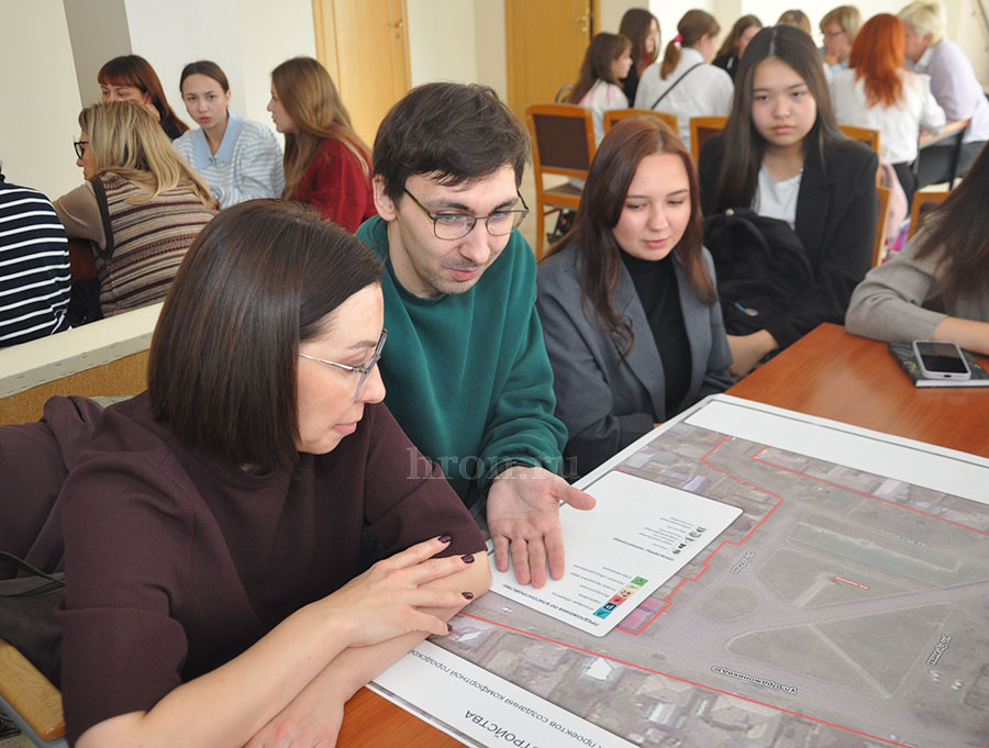 К Кирилову приставят автомат. Как предлагают облагородить старогородскую площадь