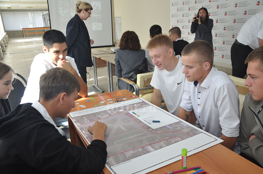 К Кирилову приставят автомат. Как предлагают облагородить старогородскую площадь