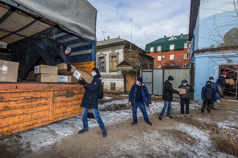  КамАЗ продуктовых наборов отправили инвалидам