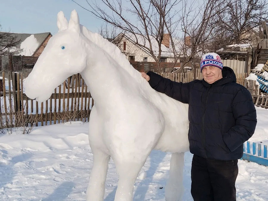 Как снежные мужики дрова кололи