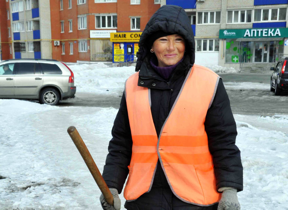 Город просыпается на ее глазах