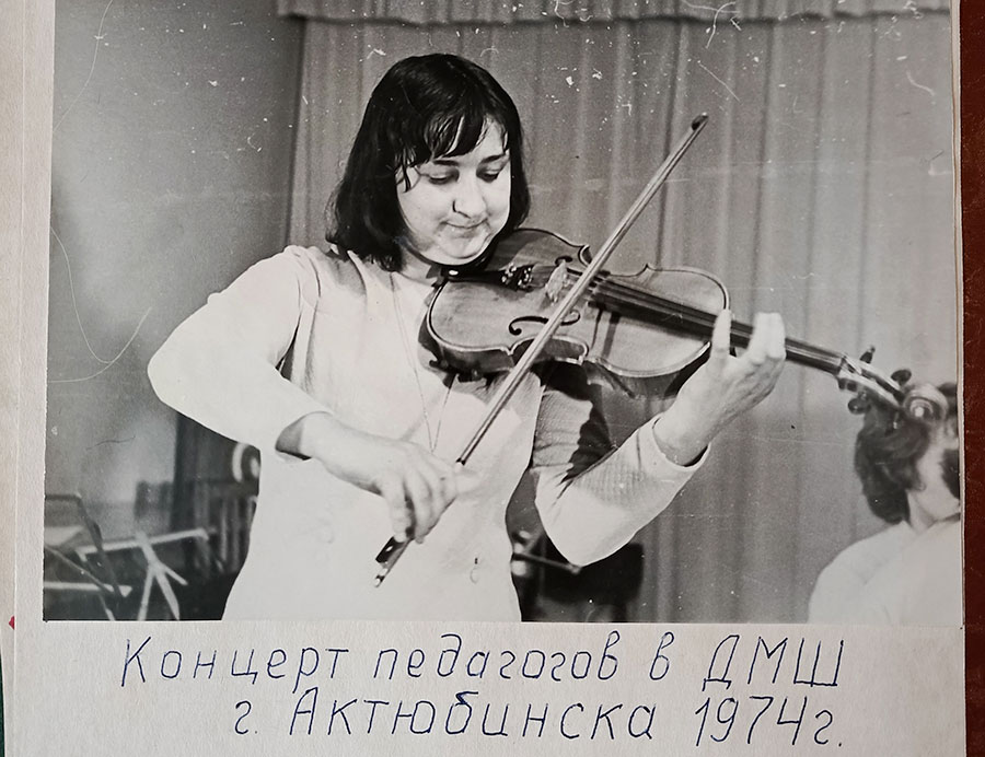 Концертмейстер «закрывает грудью» музыкантов