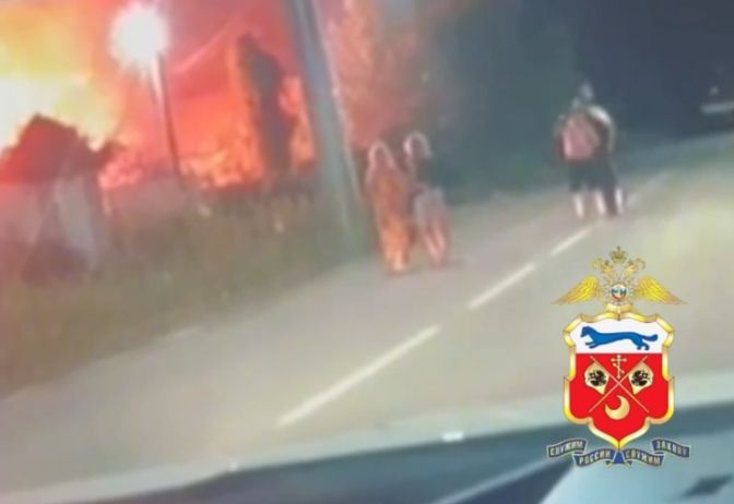 Герои в погонах спасли пожилую женщину из пожара