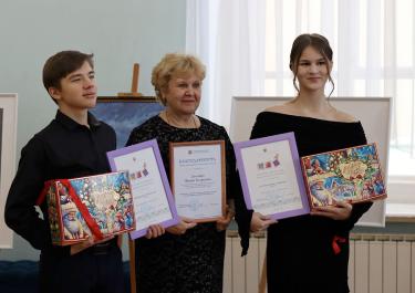 Премию – лучшим