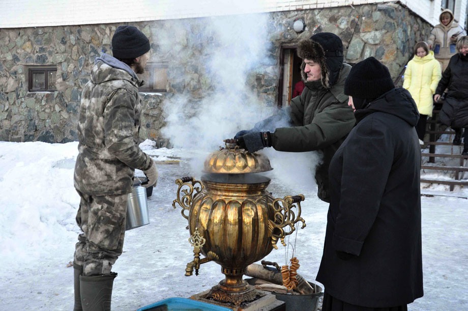 Перекрестился – и в купель