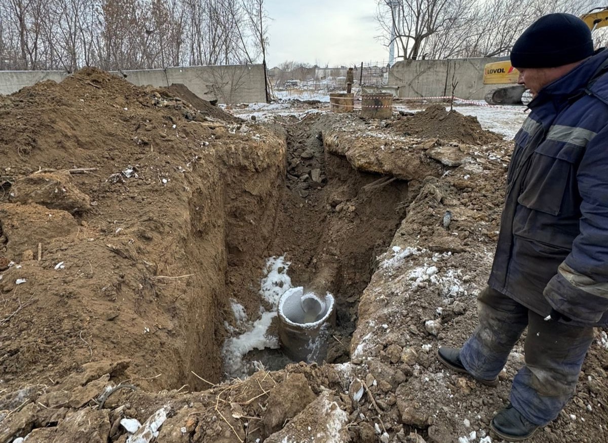 В Орске провели замену участка канализационной сети в поселке ОЗТП