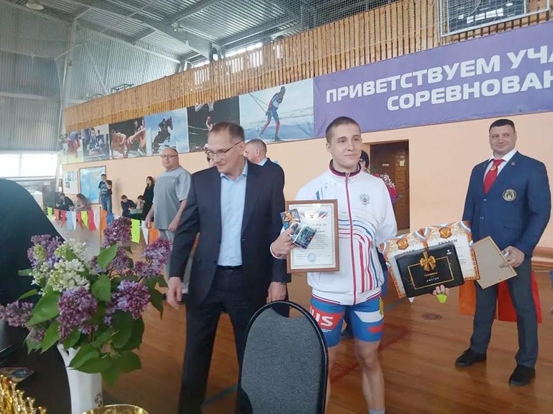 Поиграли гирями
