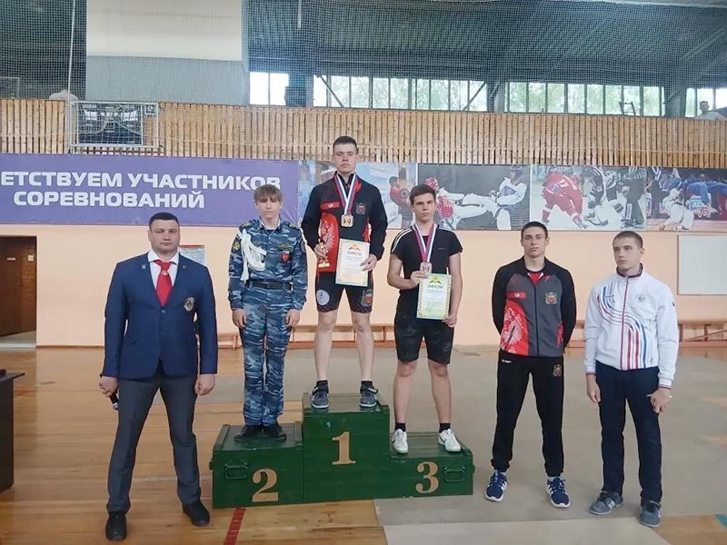 Поиграли гирями
