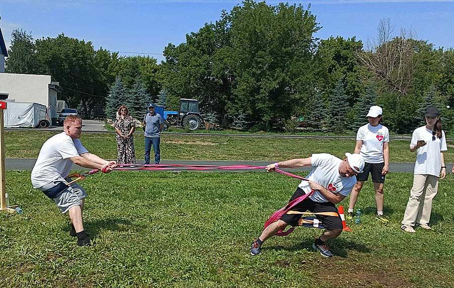 И укол сделают, и гвоздь забьют