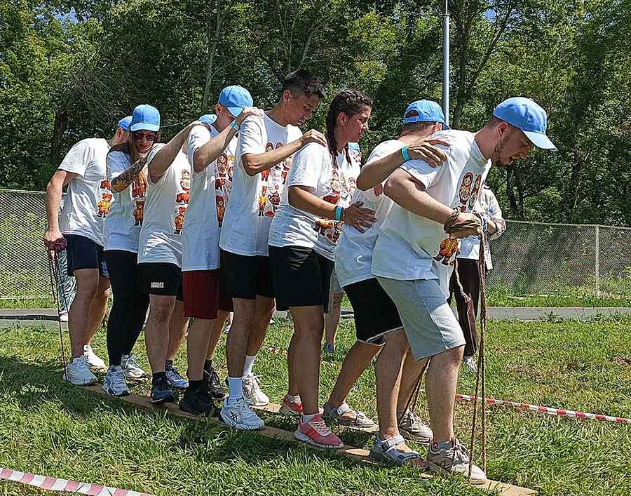 И укол сделают, и гвоздь забьют