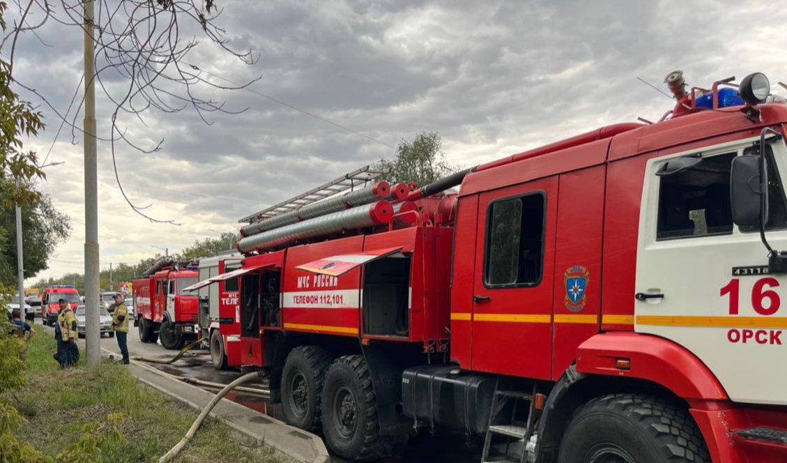 Два пожара: специалисты МЧС быстро справились с огнем