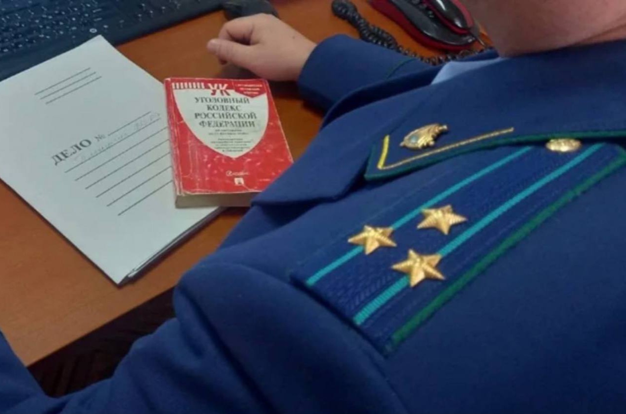 Попал под суд за нападение на полицейского