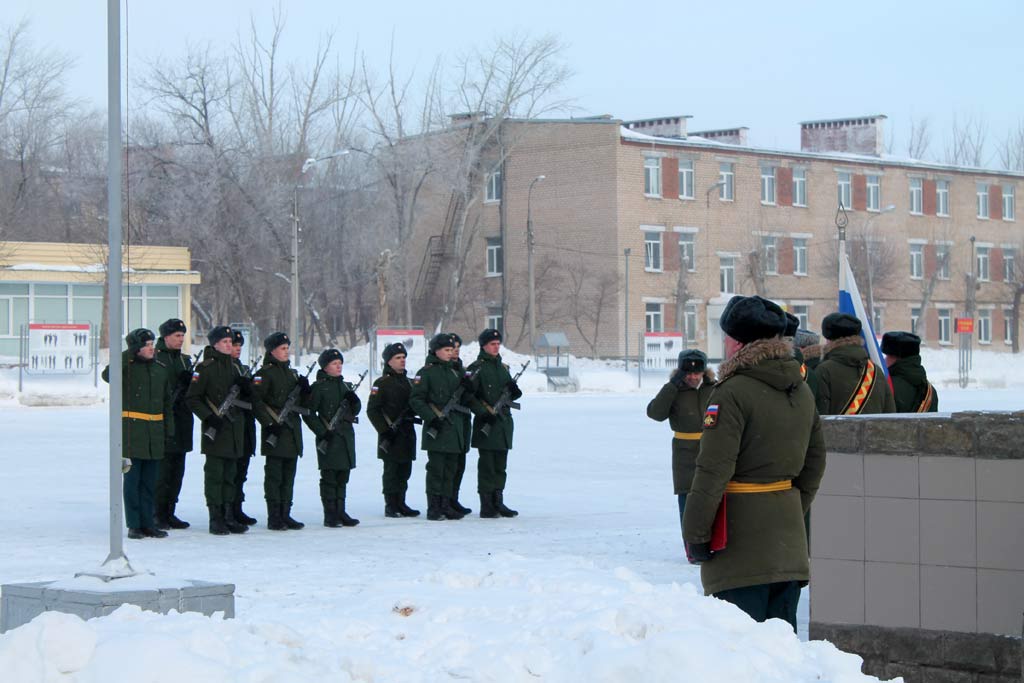 На службе Отечеству 12 человек приняли присягу