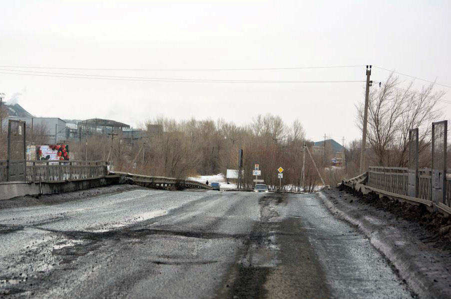 Грузовикам поставили запрет