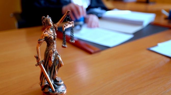 Женщина требует алименты на свое содержание от мужа