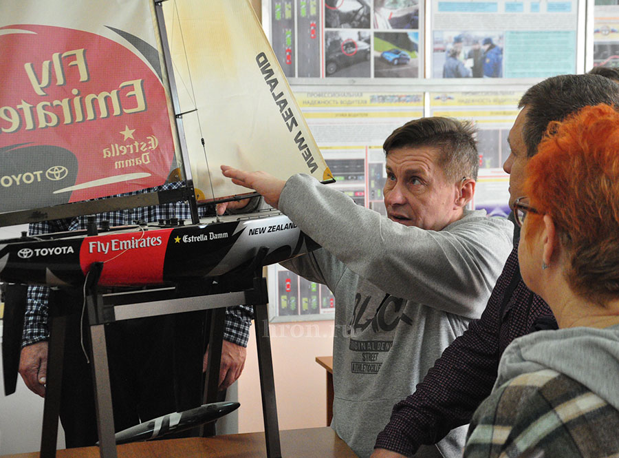 Полный вперед! Орчане с ОВЗ начали осваивать парусный спорт и радиоуправление