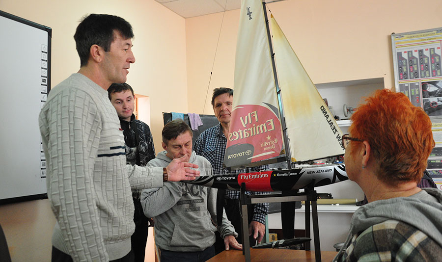 Полный вперед! Орчане с ОВЗ начали осваивать парусный спорт и радиоуправление