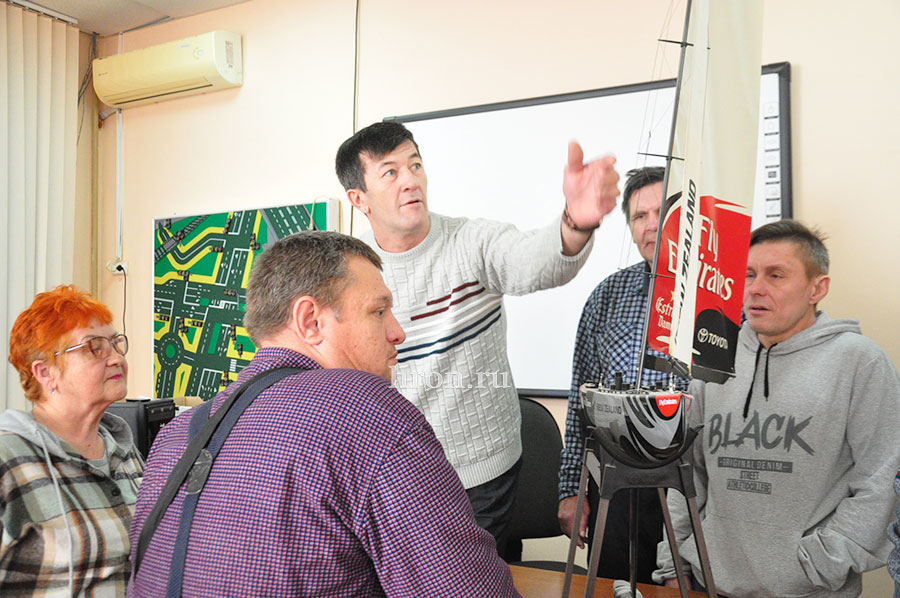 Полный вперед! Орчане с ОВЗ начали осваивать парусный спорт и радиоуправление