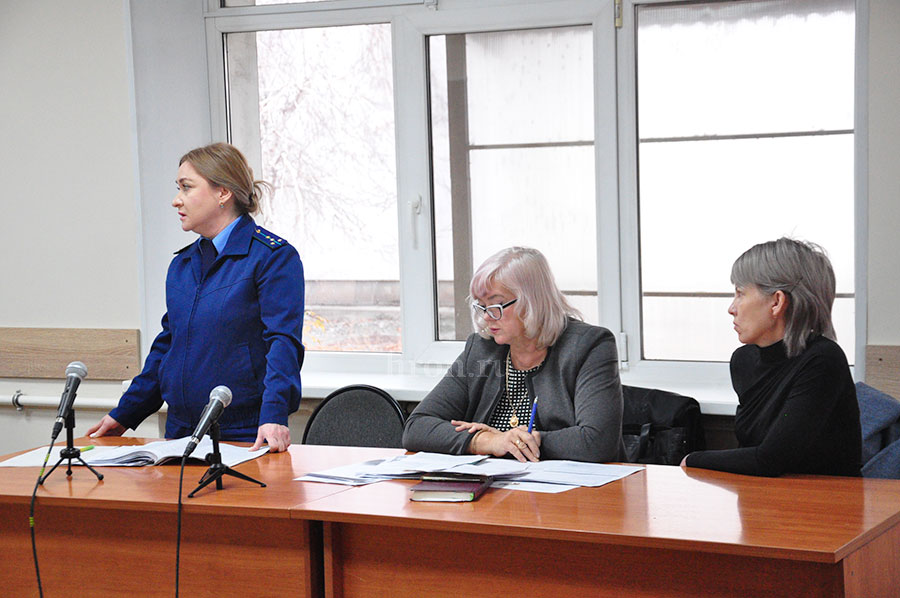 «А где доказательства?» Мать девочки, пострадавшей от рук сверстников, подала иск в суд на моральную выплату