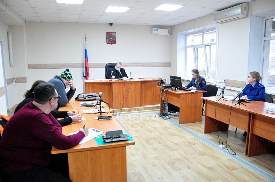 «А где доказательства?» Мать девочки, пострадавшей от рук сверстников, подала иск в суд на моральную выплату