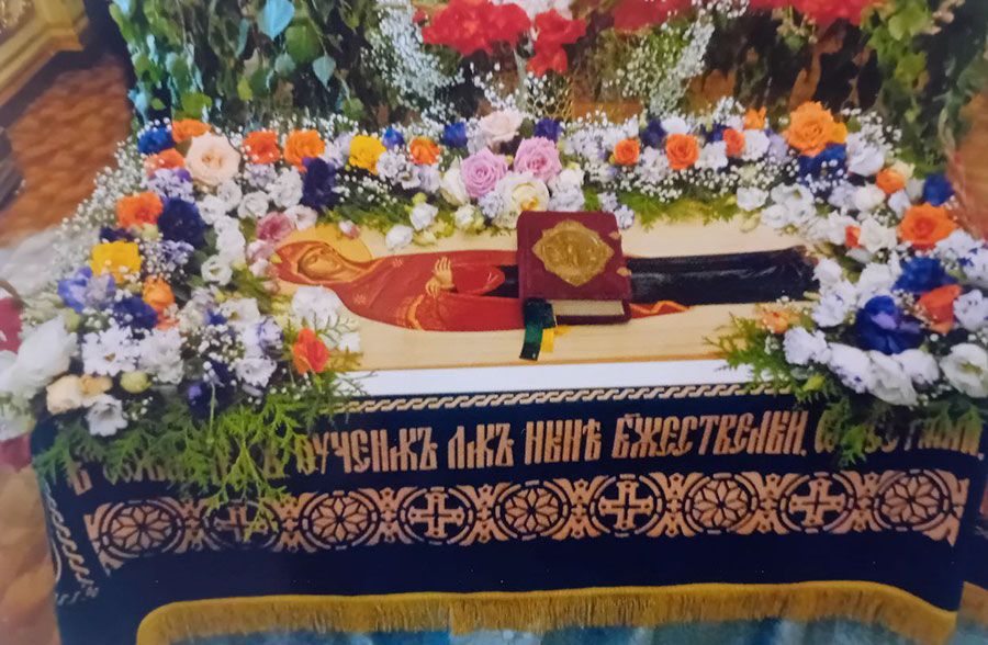 Колючим в храме нет места