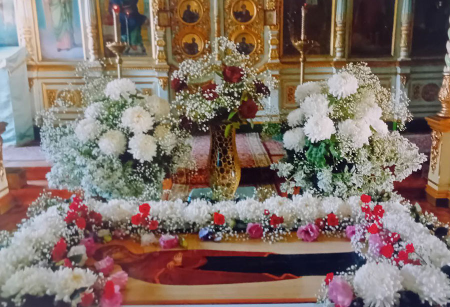 Колючим в храме нет места