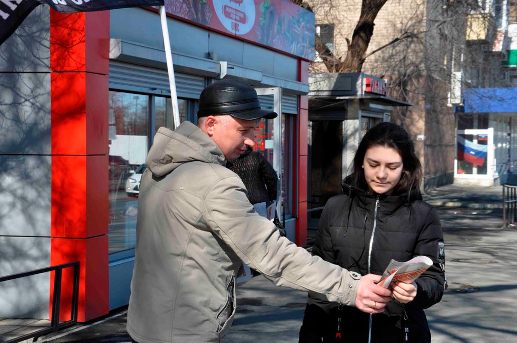 Пикетчики попытались достучаться до народа 