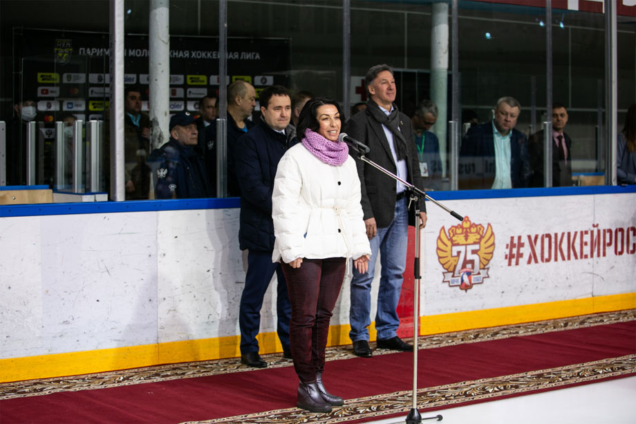 Юные хоккеисты увидели главный трофей чемпионата КХЛ – кубок Гагарина