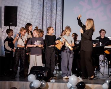 Чем оркестр похож на фабрику? Мария Загладько о тонкостях профессии дирижера