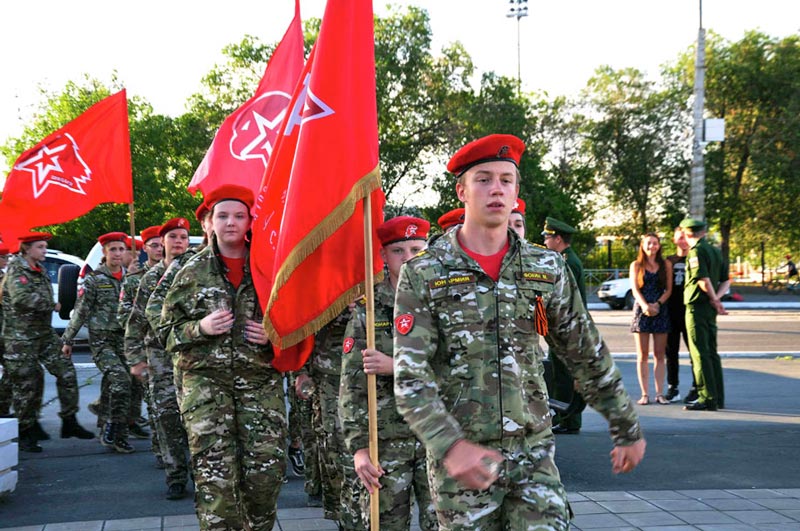 Орск зажег свечи памяти. Огонь 80 лет не гаснет в сердцах потомков победителей