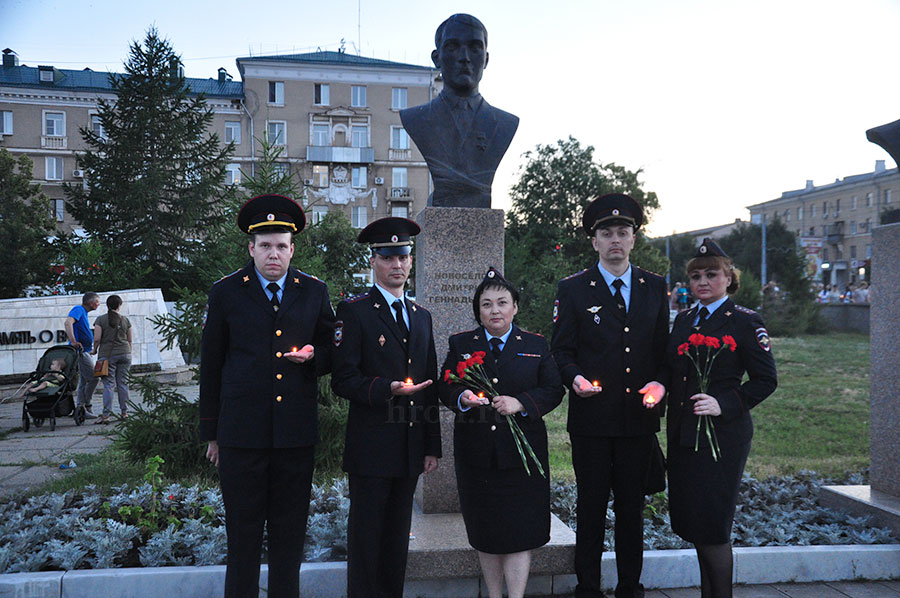 Зажгли свечи и вспомнили погибших