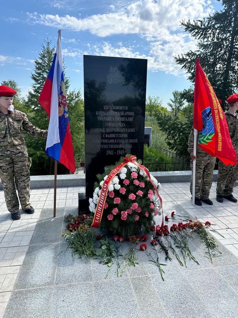 На кладбище в Старом городе почтили память погибших в Великой Отечественной