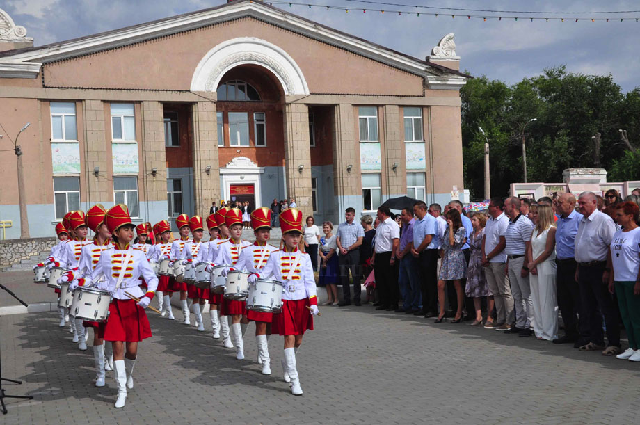 Токарь, машинист, водитель, дознаватель и учитель. Портреты лучших из лучших украсили районные Доски почета