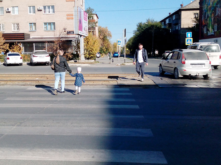 Прыжки через препятствия на главном проспекте