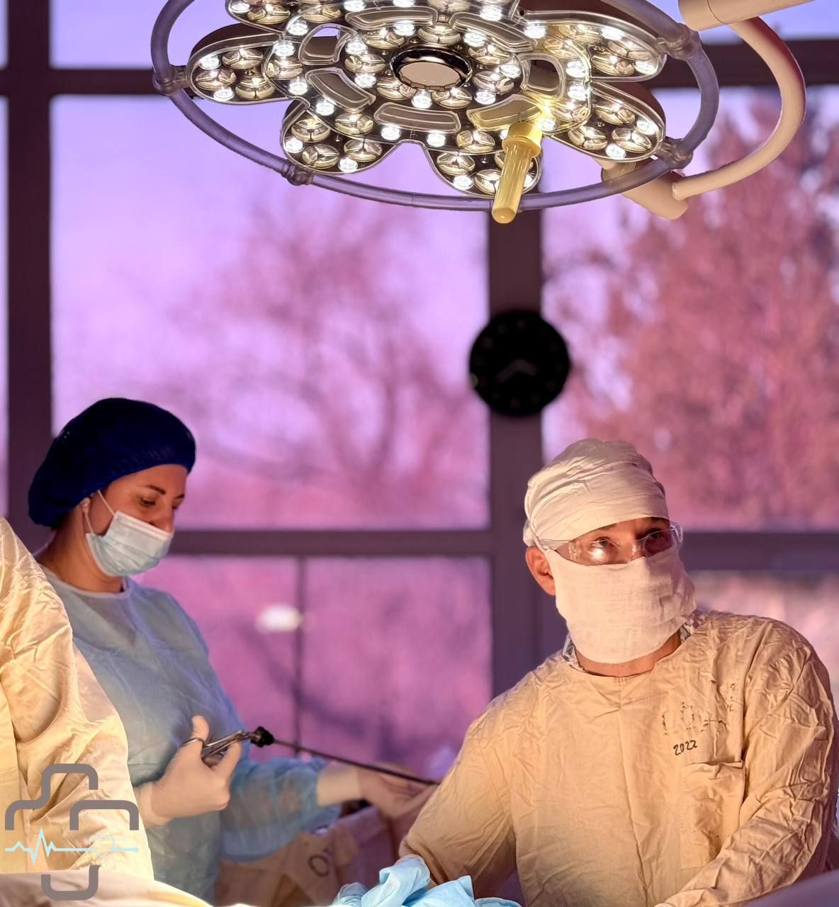 Хирурги провели ювелирную операцию, спасая палец пациента