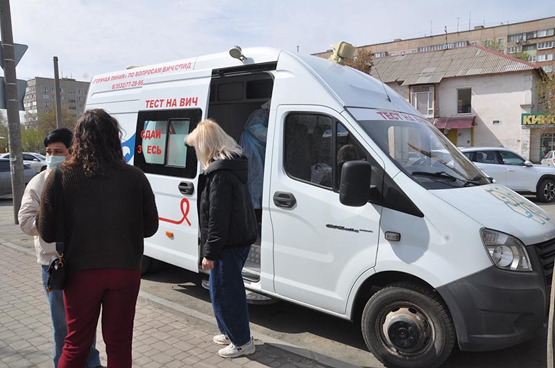 Двадцать лет в статусе. Всю правду о вирусе иммунодефицита узнали в тестмобиле