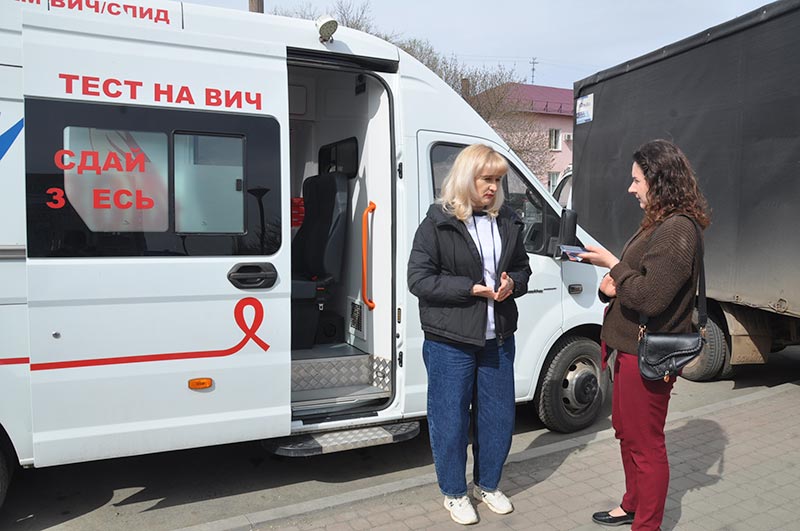 Двадцать лет в статусе. Всю правду о вирусе иммунодефицита узнали в тестмобиле