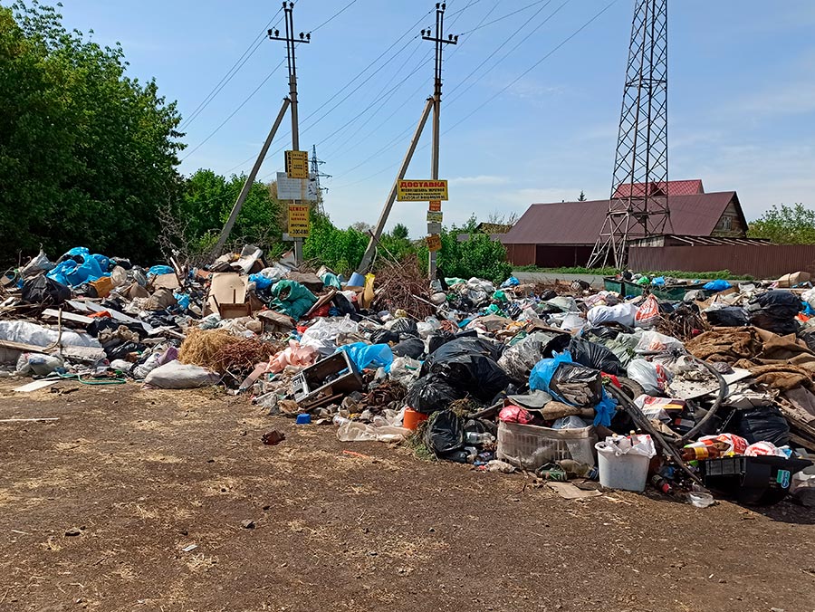 На улице Апрельской весной так и не запахло