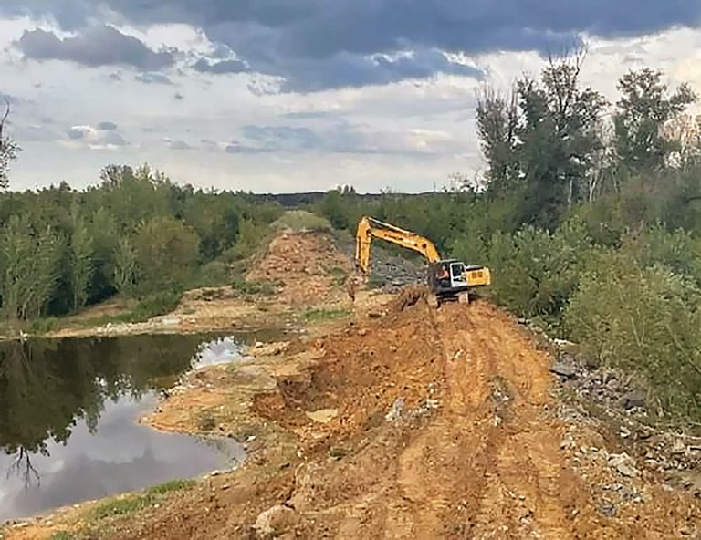 Губернатор потребовал завершить все работы по дамбе до конца года