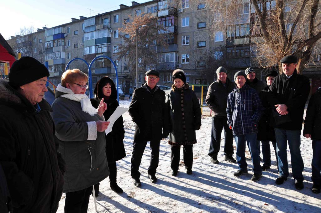 Отметили юбилей дома за самоваром