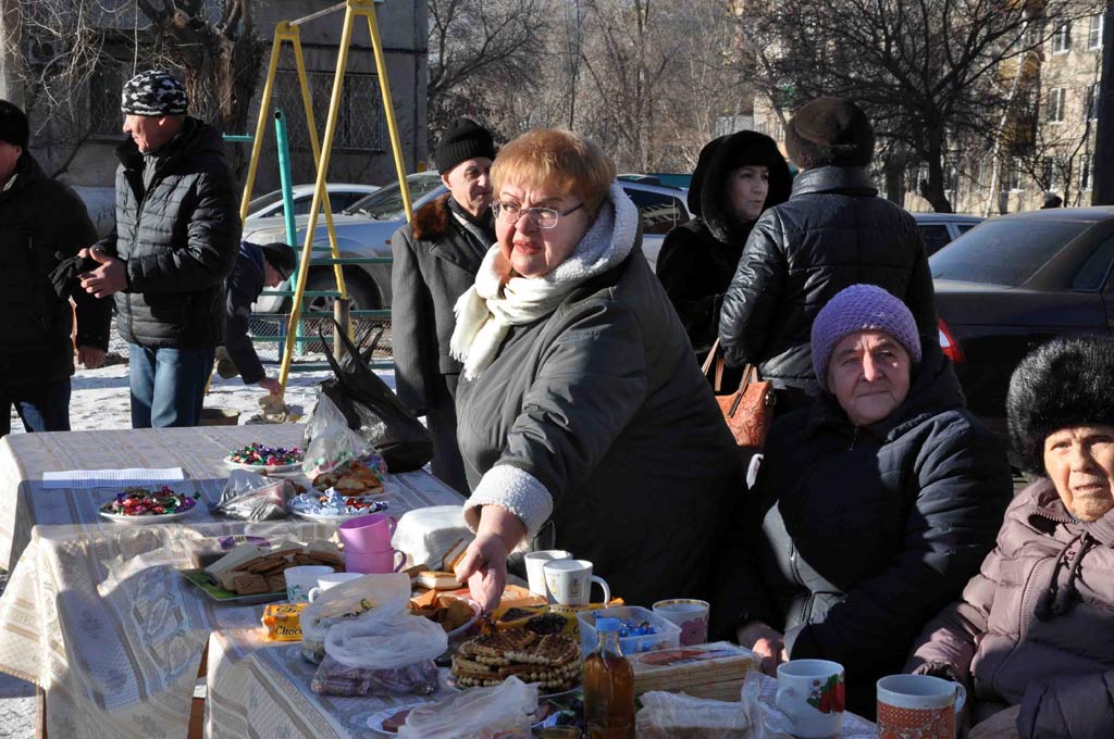 Отметили юбилей дома за самоваром