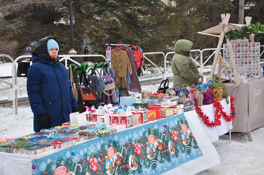 А игрушки-то ненастоящие!