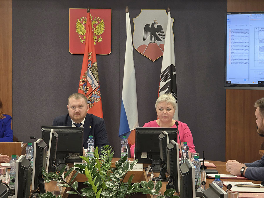 О кадровых проблемах и зарплатах. Депутаты обсуждали фонд оплаты труда коммунальщиков