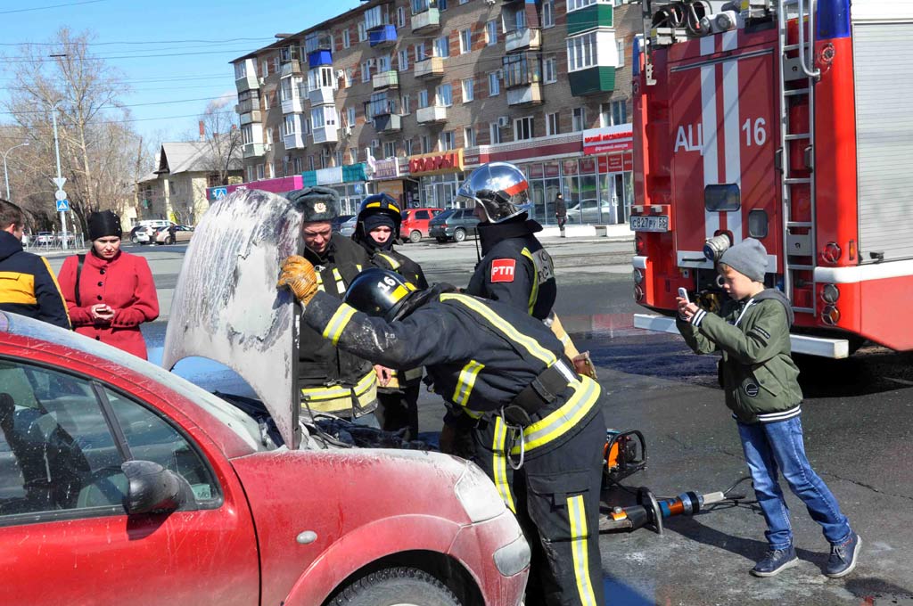 Очевидцы помогли потушить огонь