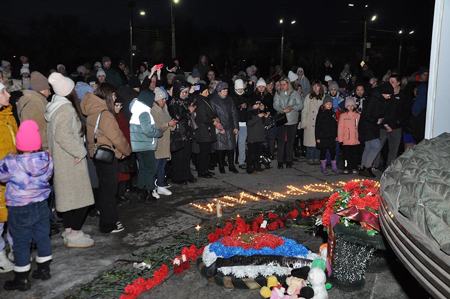 Зажгли свечи в память о жертвах теракта