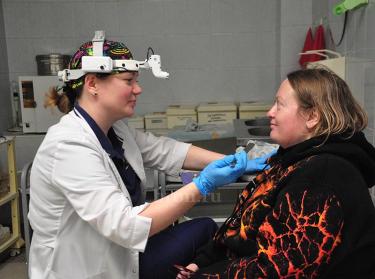 Ювелир в белом халате. О том, как доктор Смирнова удаляла пулю из головы