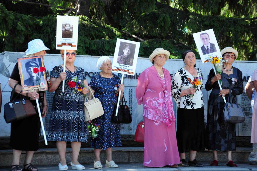 Беда, вошедшая в каждый дом. Горожане вспомнили о войне и почтили память защитников Родины